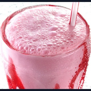 MILK SHAKE DE MORANGO
